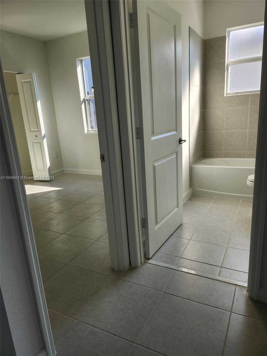 Small Image of 18669 SOUTH WEST 136 AVE #1, Miami Number 34