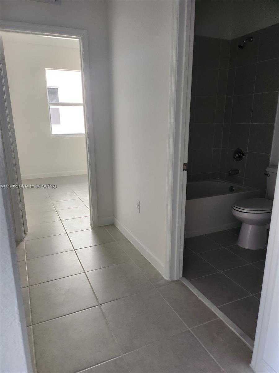 Small Image of 18669 SOUTH WEST 136 AVE #1, Miami Number 38
