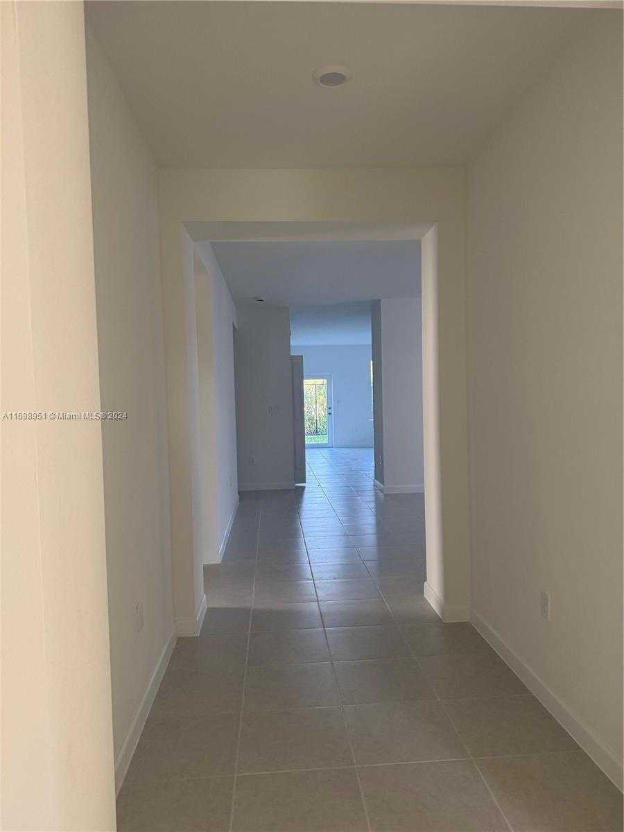 Small Image of 18669 SOUTH WEST 136 AVE #1, Miami Number 4
