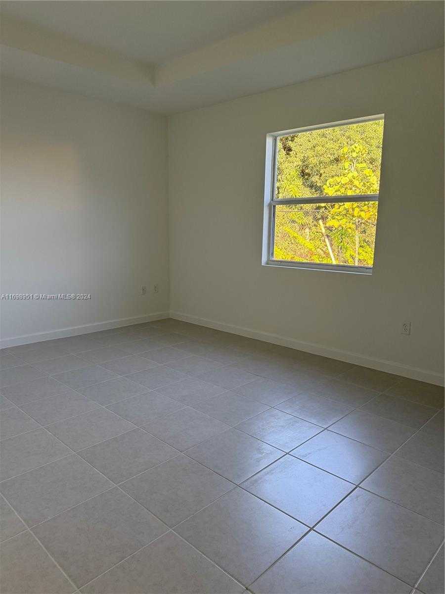 Small Image of 18669 SOUTH WEST 136 AVE #1, Miami Number 5