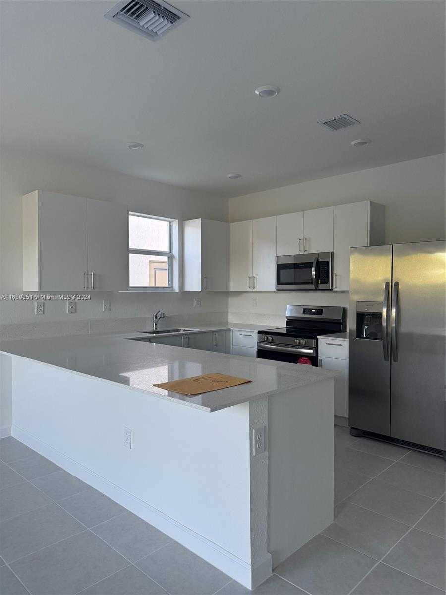 Small Image of 18669 SOUTH WEST 136 AVE #1, Miami Number 7