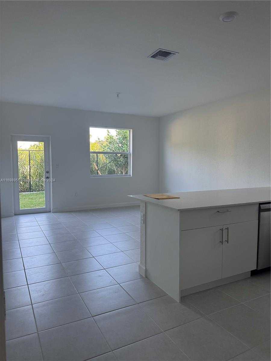 Small Image of 18669 SOUTH WEST 136 AVE #1, Miami Number 8