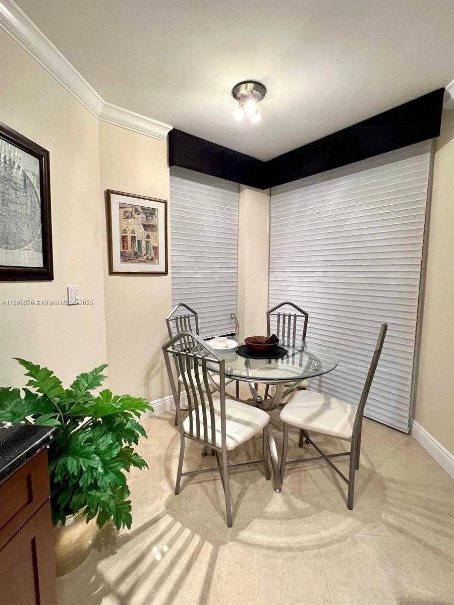 Small Image of 20191 #2004, Aventura Number 18