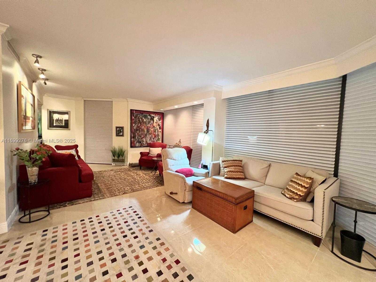 Small Image of 20191 #2004, Aventura Number 8