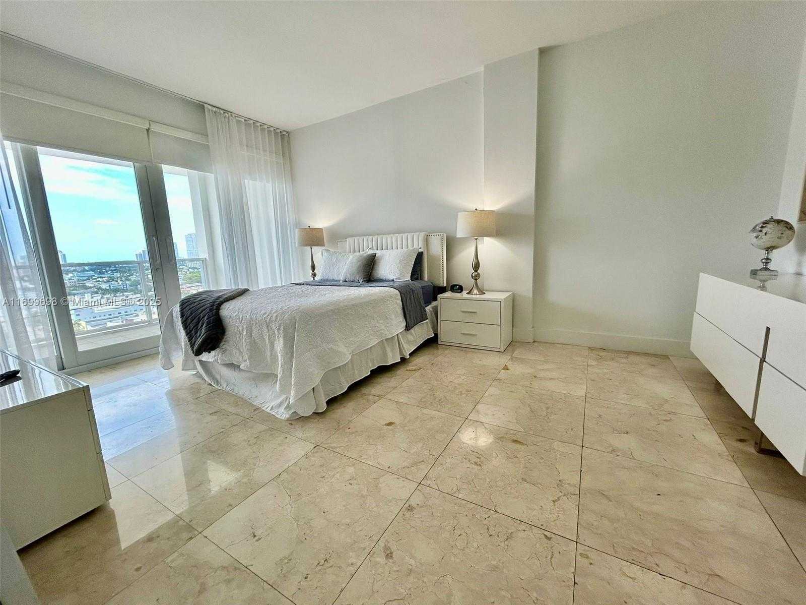 Small Image of 100 LINCOLN RD #PH14, Miami Beach Number 12