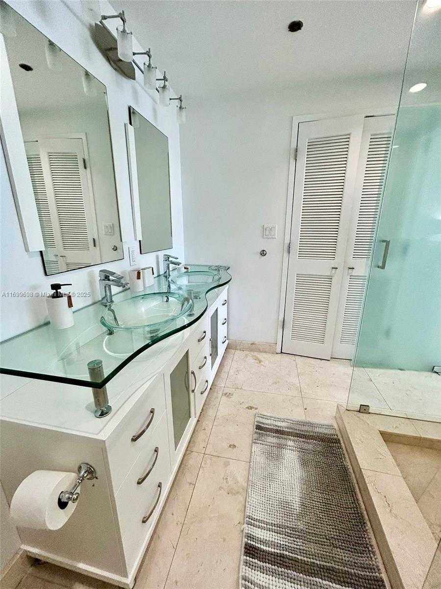 Small Image of 100 LINCOLN RD #PH14, Miami Beach Number 13