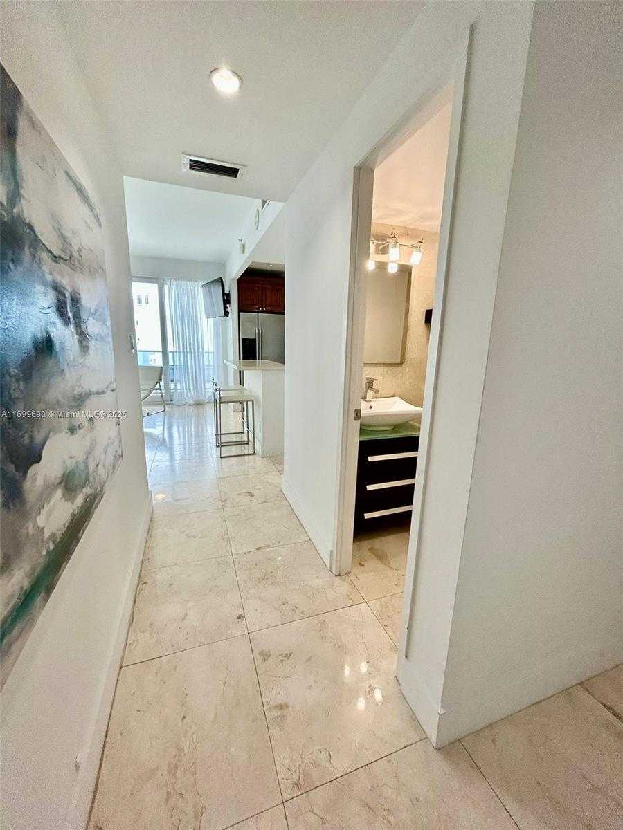 Small Image of 100 LINCOLN RD #PH14, Miami Beach Number 17