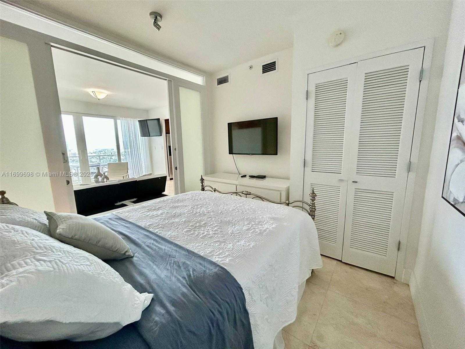 Small Image of 100 LINCOLN RD #PH14, Miami Beach Number 19