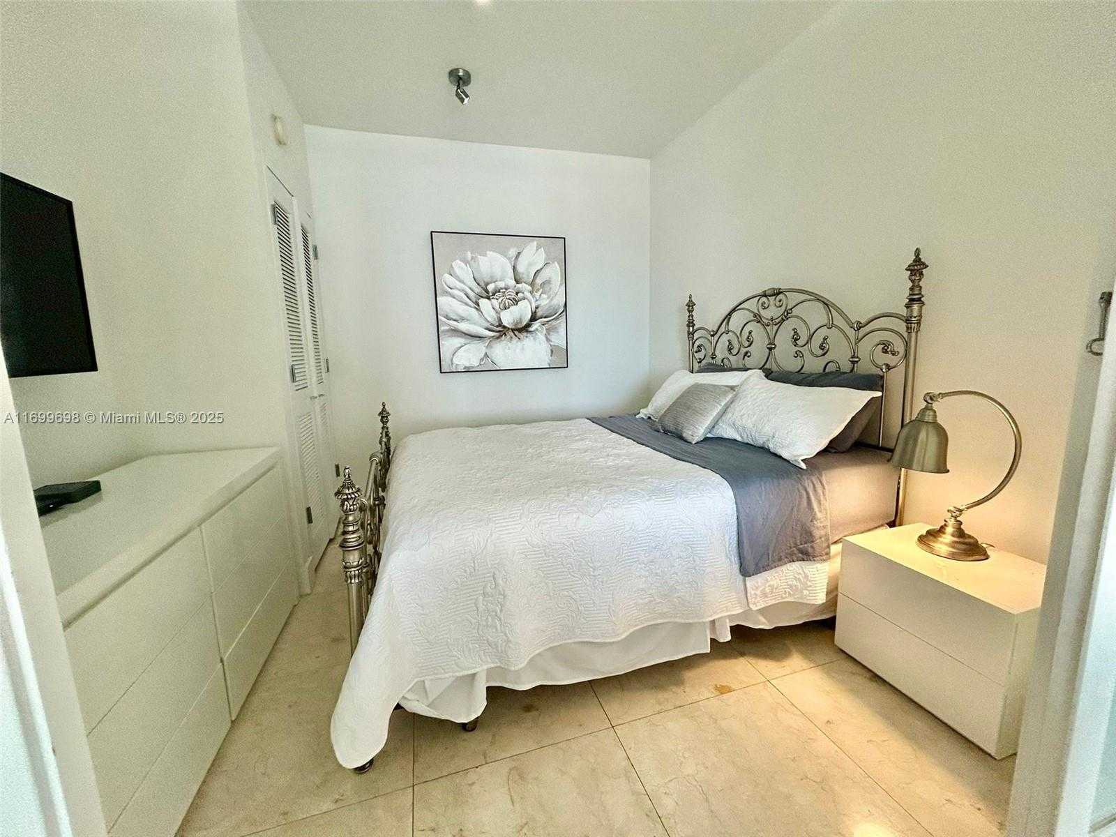 Small Image of 100 LINCOLN RD #PH14, Miami Beach Number 20