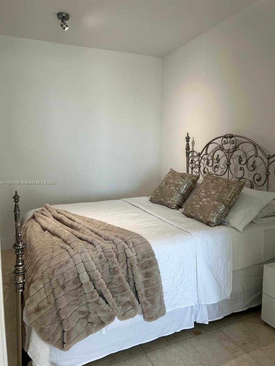 Small Image of 100 LINCOLN RD #PH14, Miami Beach Number 26