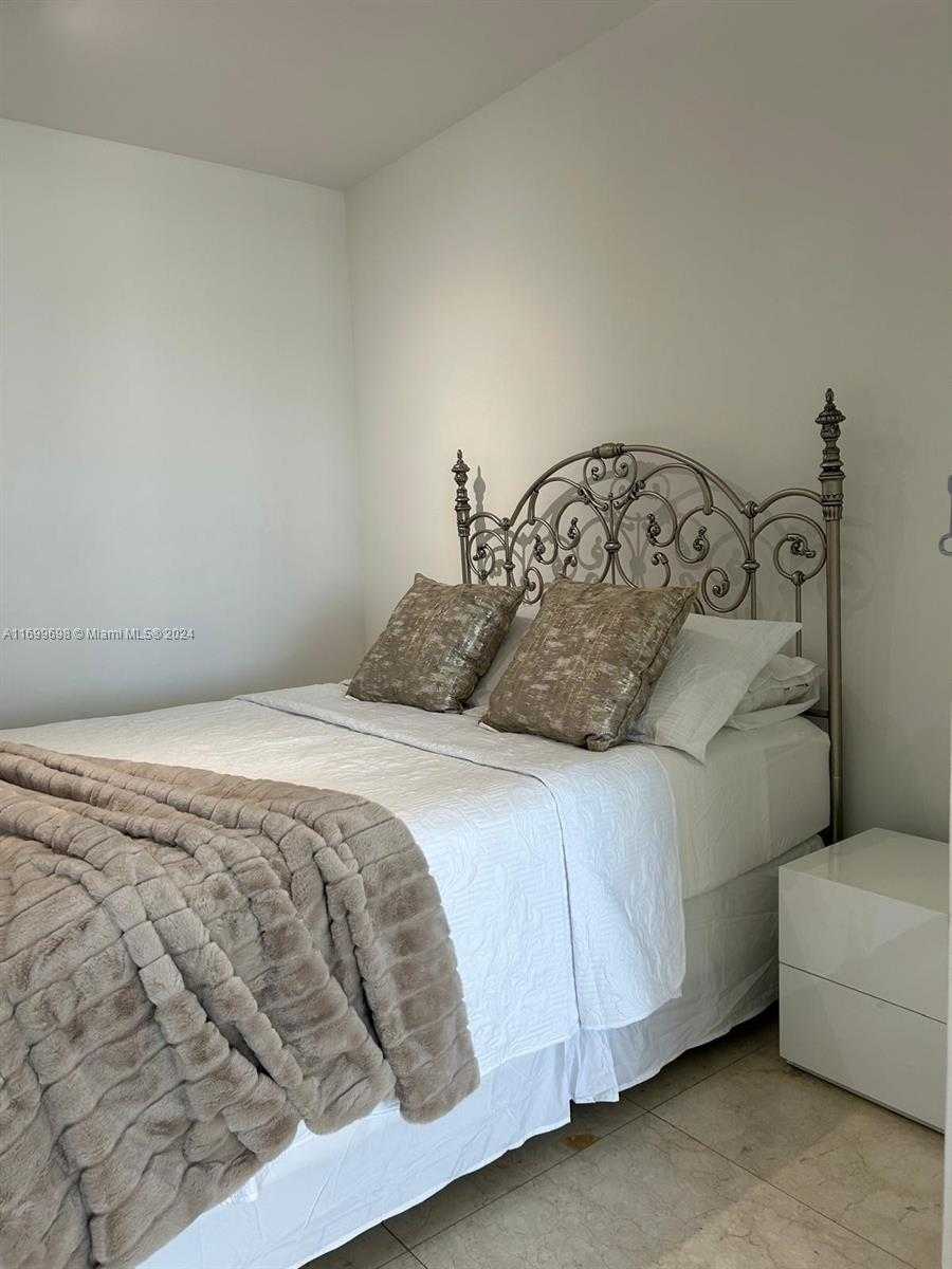 Small Image of 100 LINCOLN RD #PH14, Miami Beach Number 27