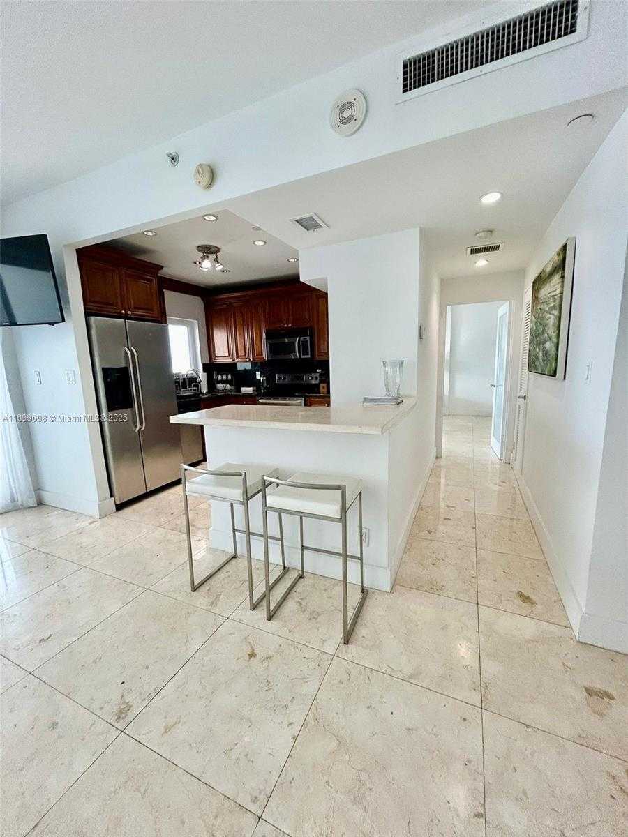 Small Image of 100 LINCOLN RD #PH14, Miami Beach Number 5