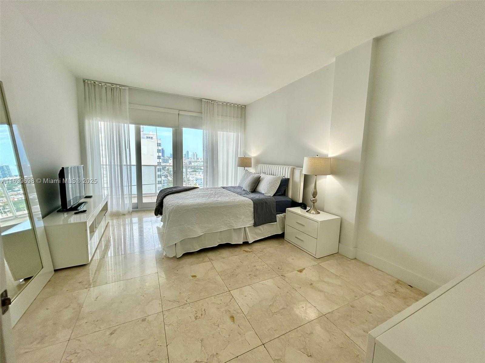 Small Image of 100 LINCOLN RD #PH14, Miami Beach Number 9