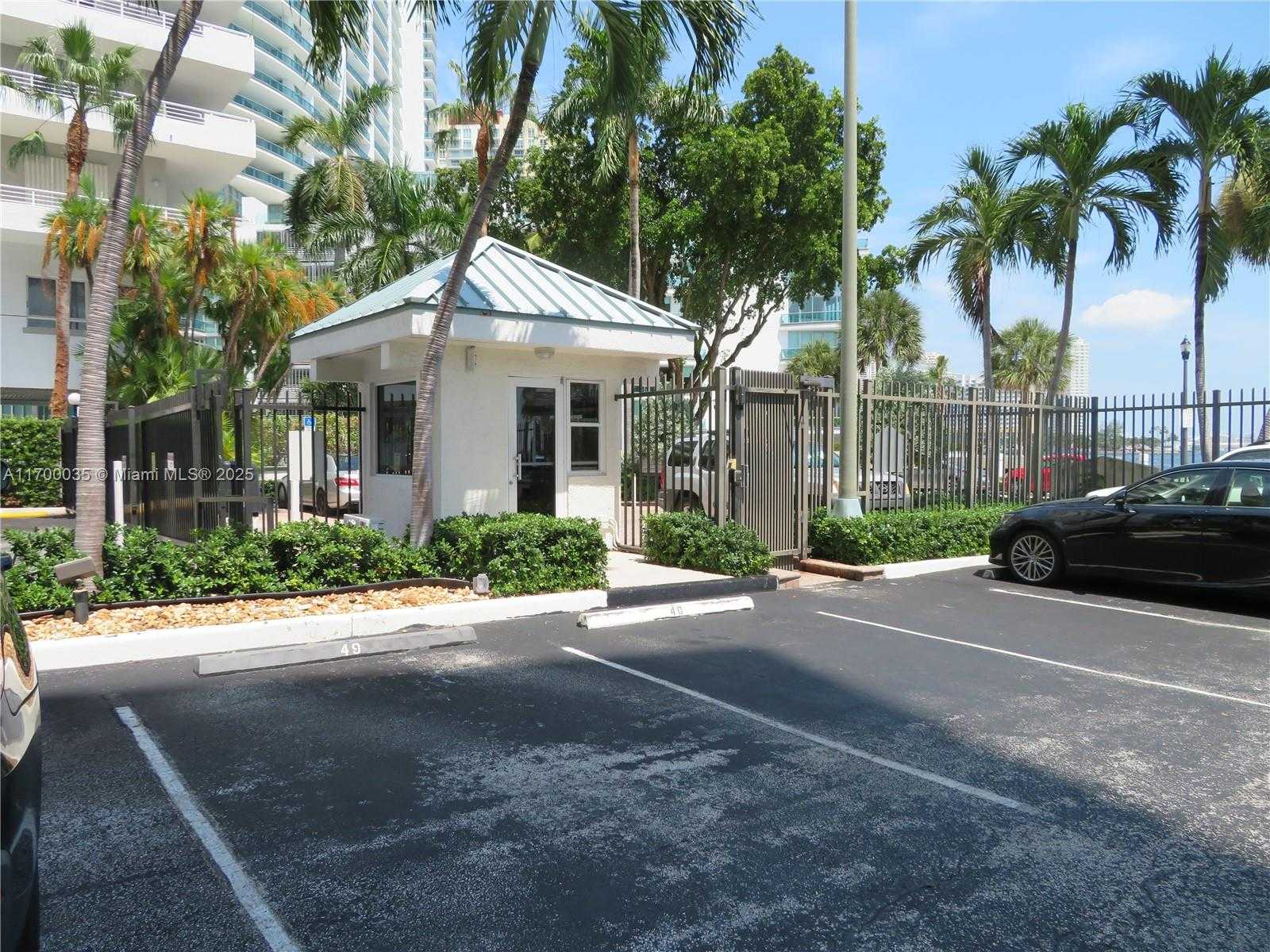 Small Image of 1408 BRICKELL BAY DR #1002, Miami Number 17