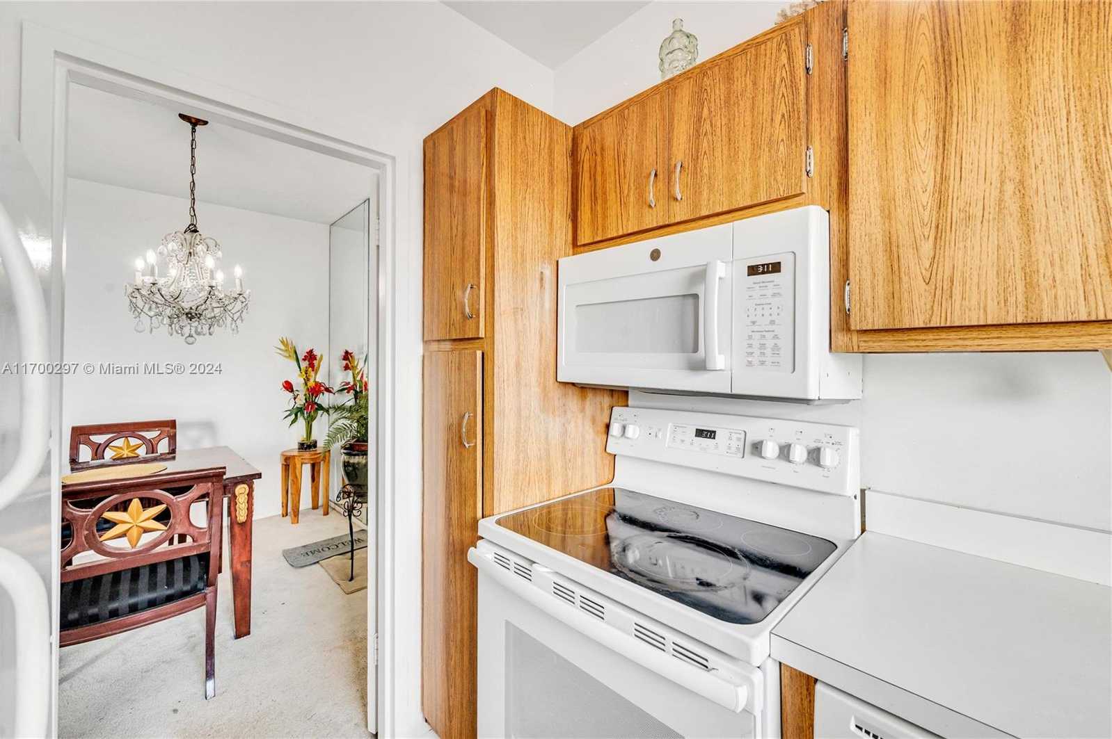 Small Image of 4747 COLLINS AVE #411, Miami Beach Number 14