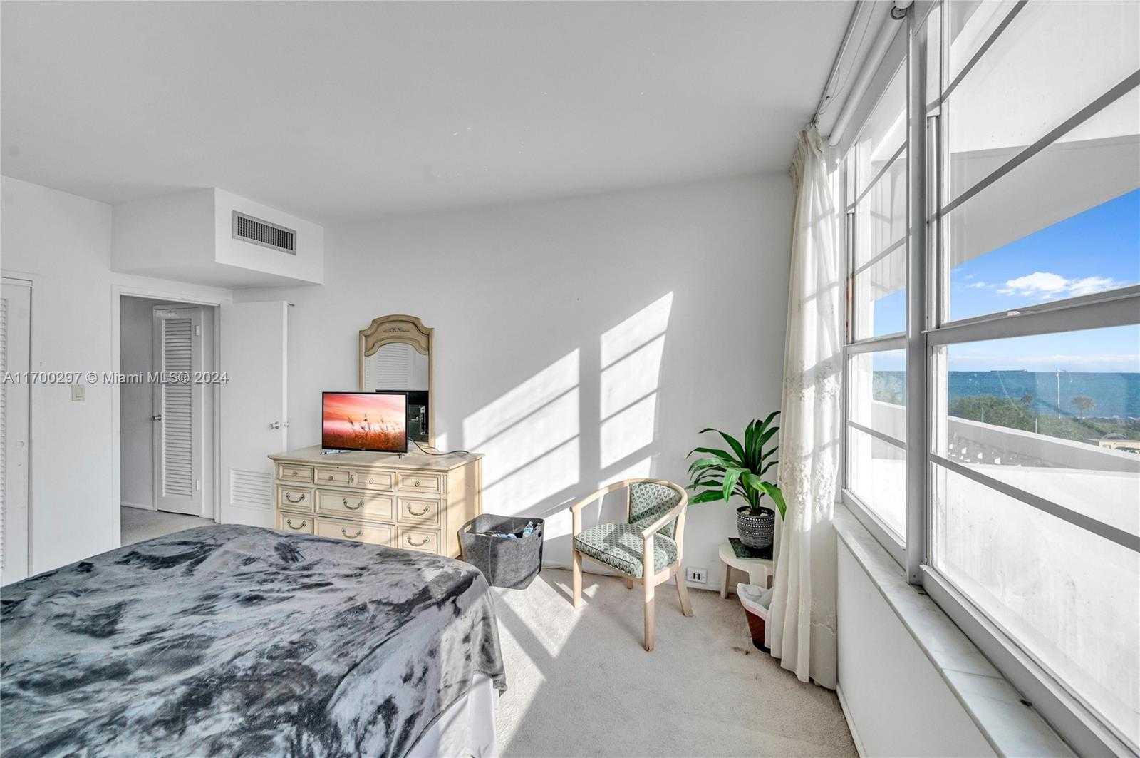 Small Image of 4747 COLLINS AVE #411, Miami Beach Number 21