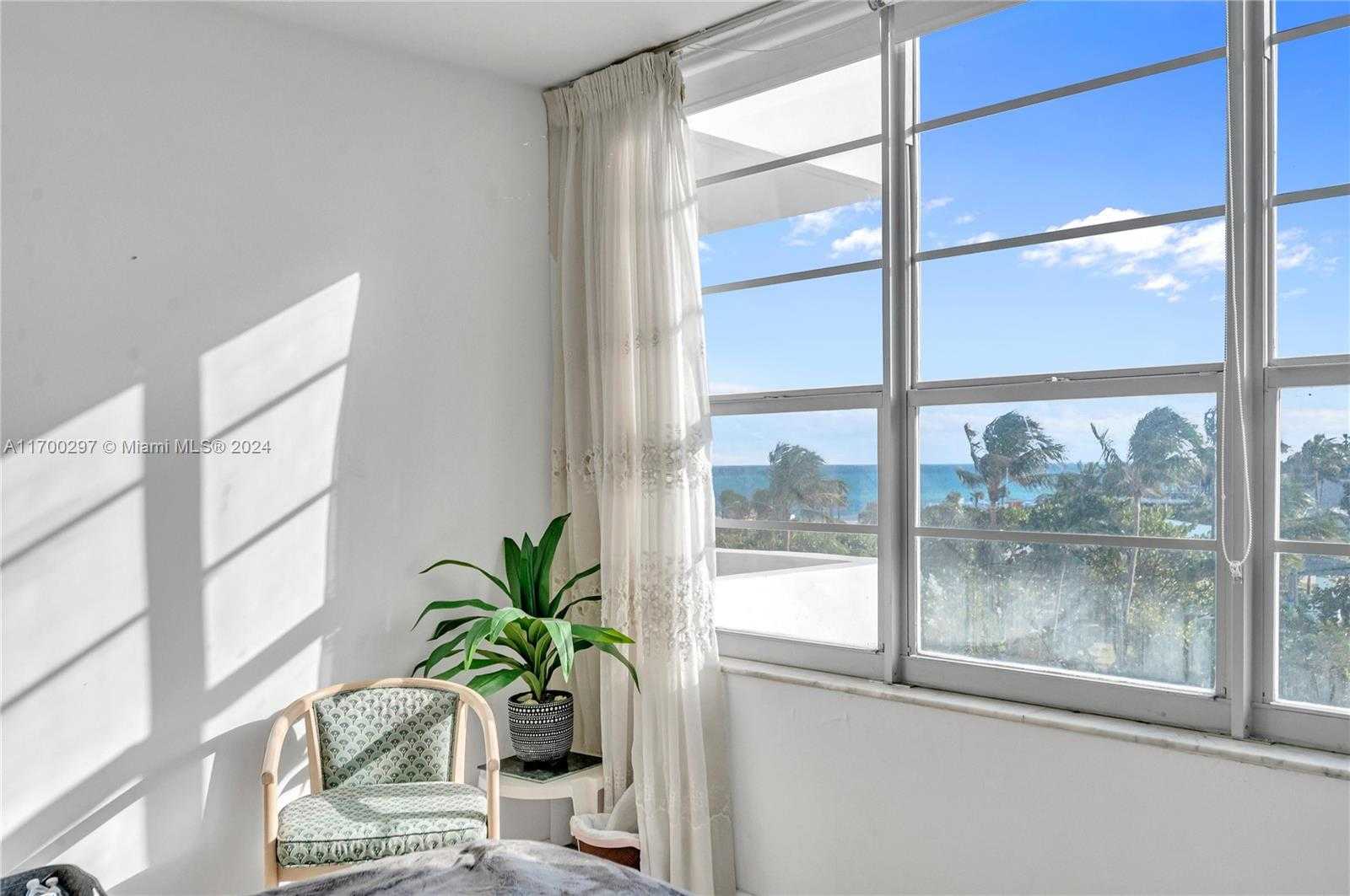 Small Image of 4747 COLLINS AVE #411, Miami Beach Number 22