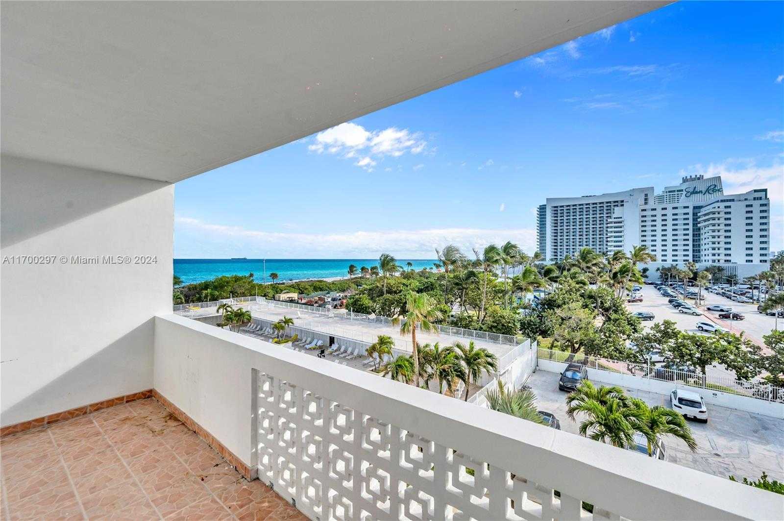 Small Image of 4747 COLLINS AVE #411, Miami Beach Number 3