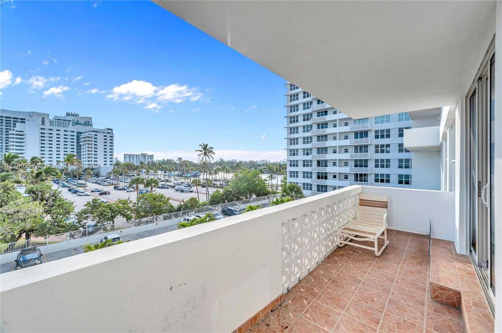 Small Image of 4747 COLLINS AVE #411, Miami Beach Number 5