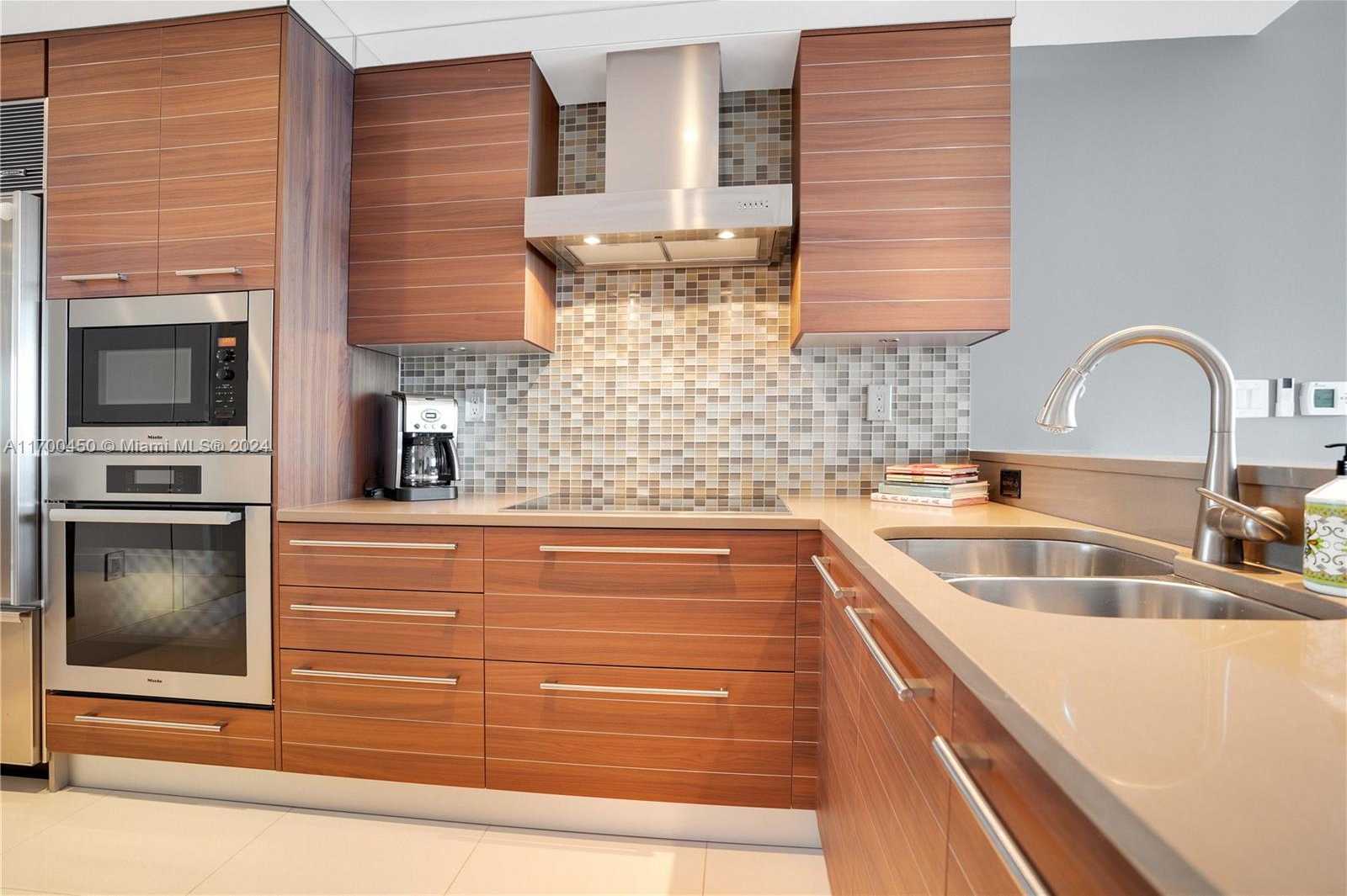 Small Image of 6801 COLLINS AVE #PH04, Miami Beach Number 5