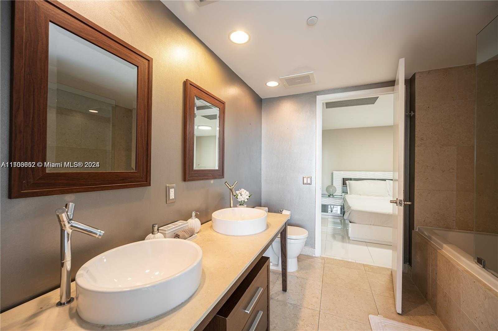Small Image of 485 BRICKELL AVE #3109, Miami Number 11