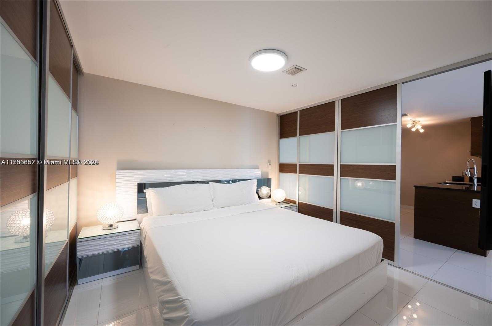 Small Image of 485 BRICKELL AVE #3109, Miami Number 12