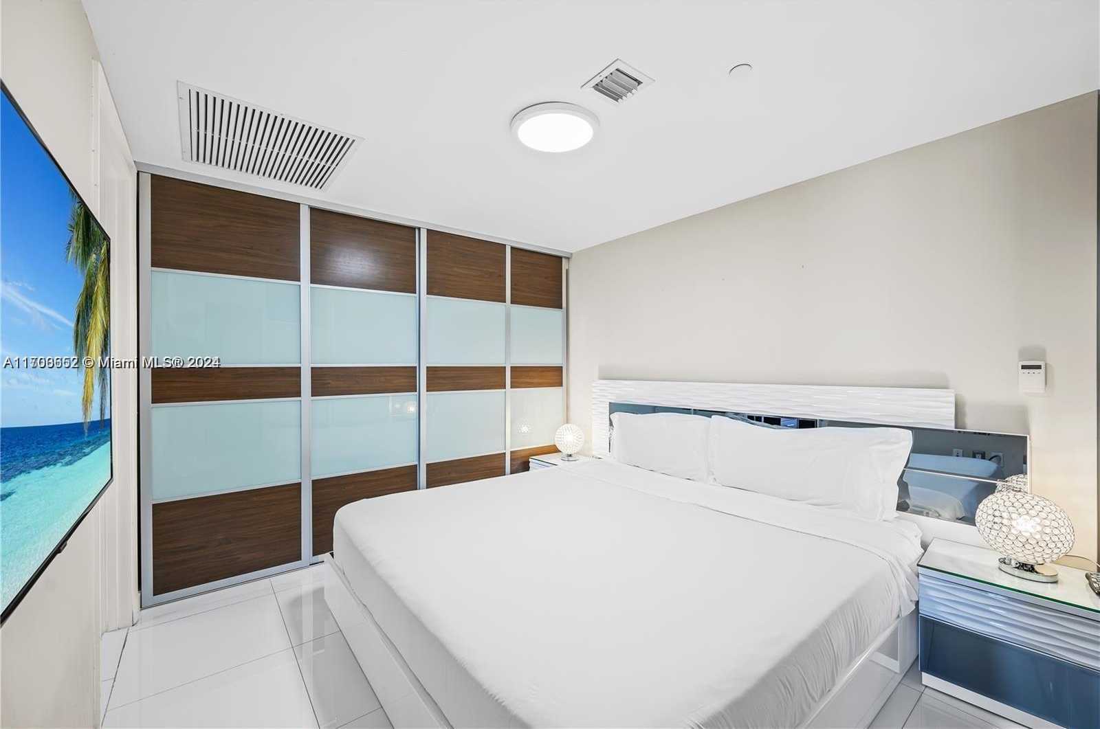 Small Image of 485 BRICKELL AVE #3109, Miami Number 14