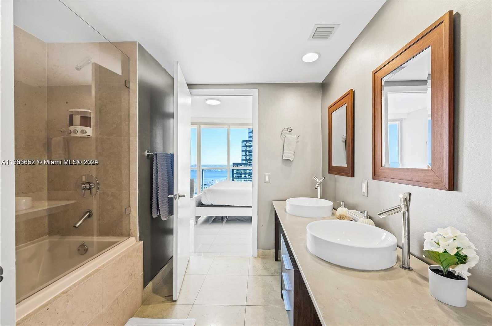 Small Image of 485 BRICKELL AVE #3109, Miami Number 15
