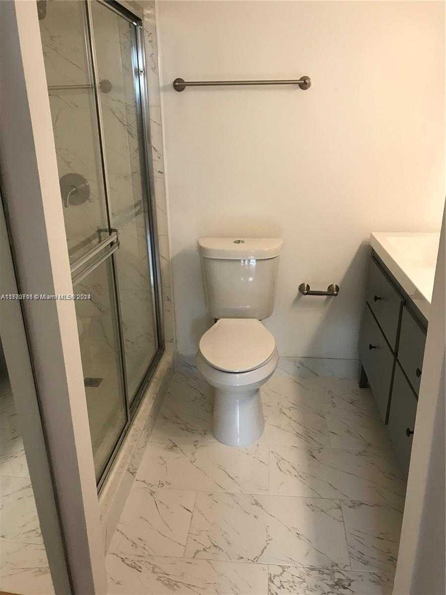 Small Image of 250 JACARANDA DR #402, Plantation Number 11