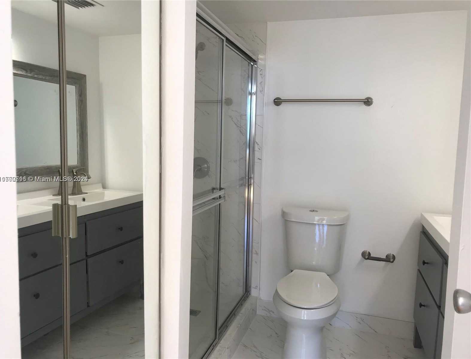 Small Image of 250 JACARANDA DR #402, Plantation Number 12