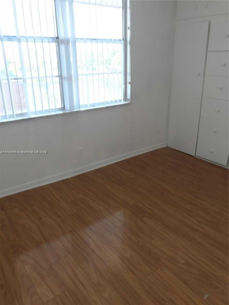 Small Image of 250 JACARANDA DR #402, Plantation Number 17