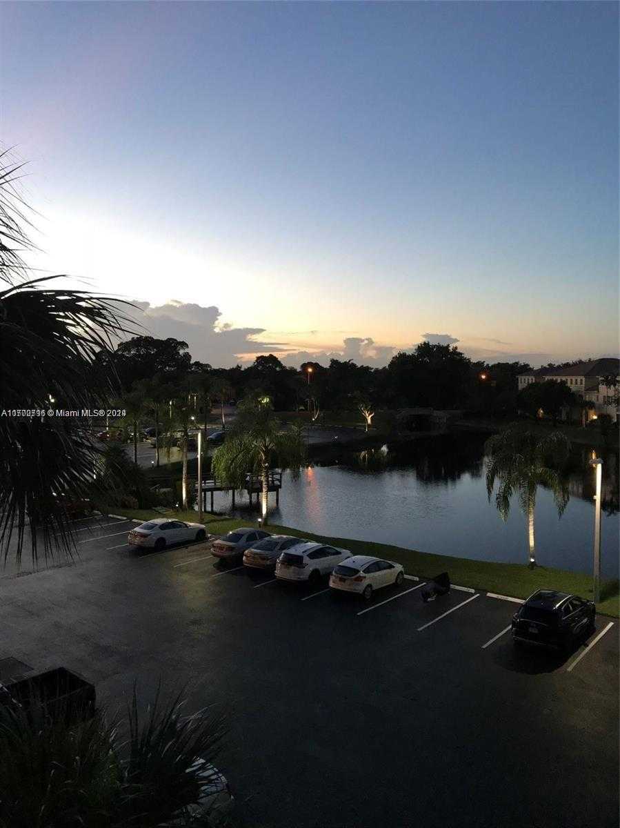 Small Image of 250 JACARANDA DR #402, Plantation Number 22