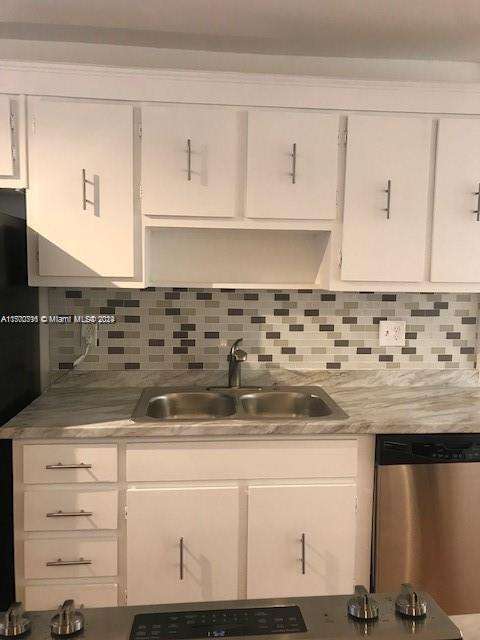 Small Image of 250 JACARANDA DR #402, Plantation Number 6