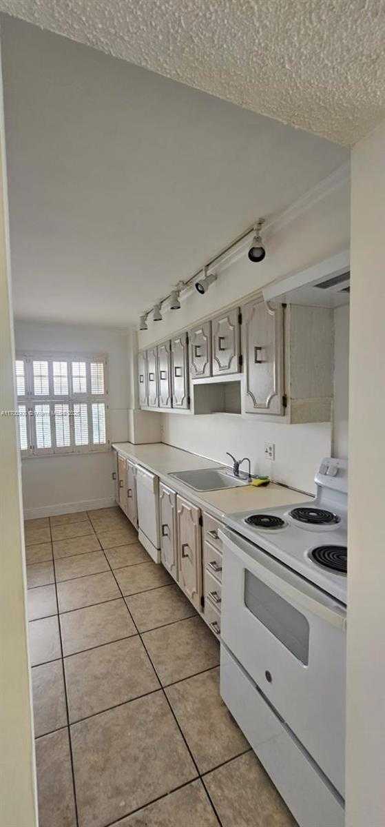 Small Image of 2851 NORTH EAST 183RD ST #501E, Aventura Number 3