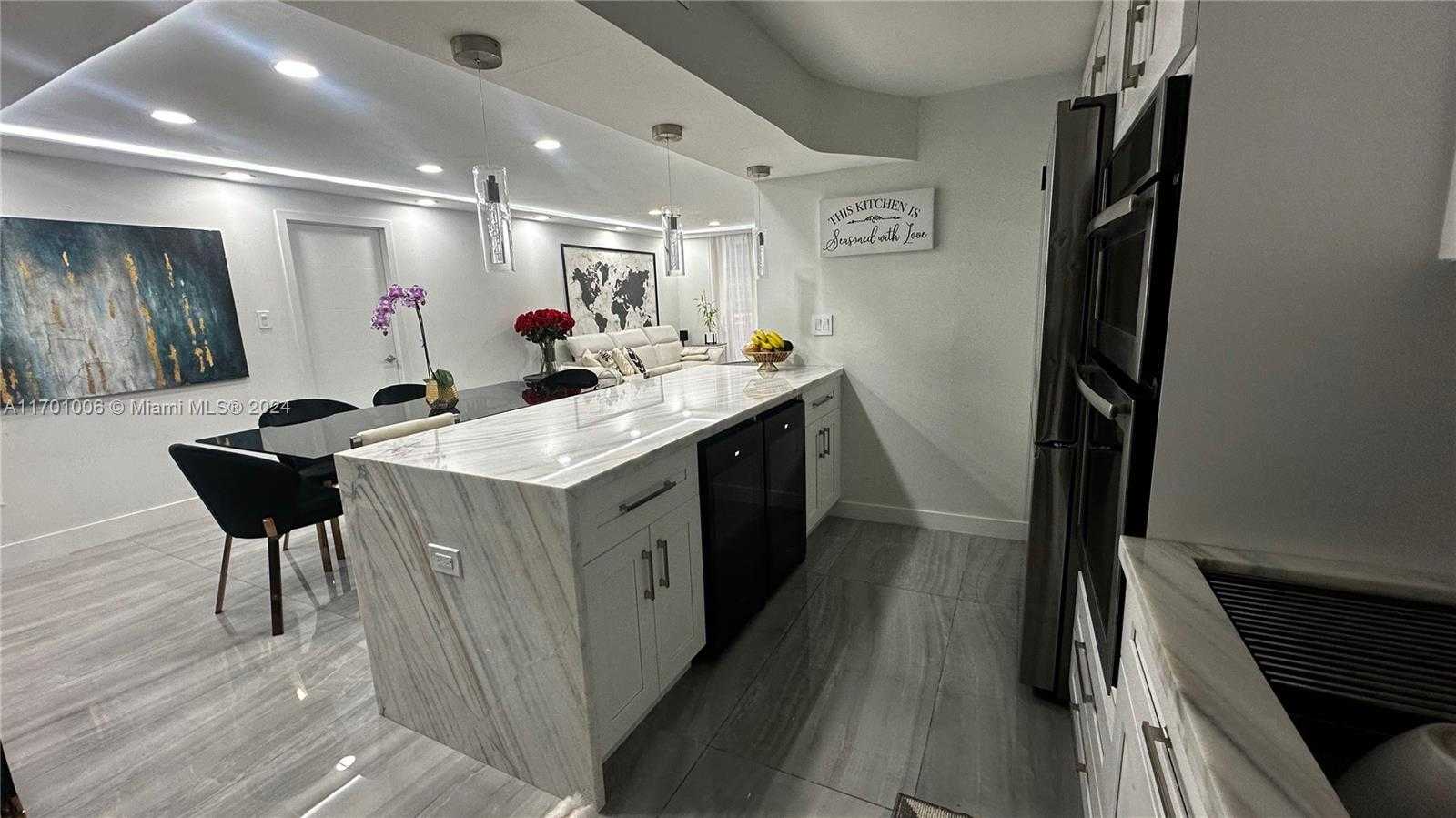 Small Image of 18041 BISCAYNE BLVD #702, Aventura Number 12