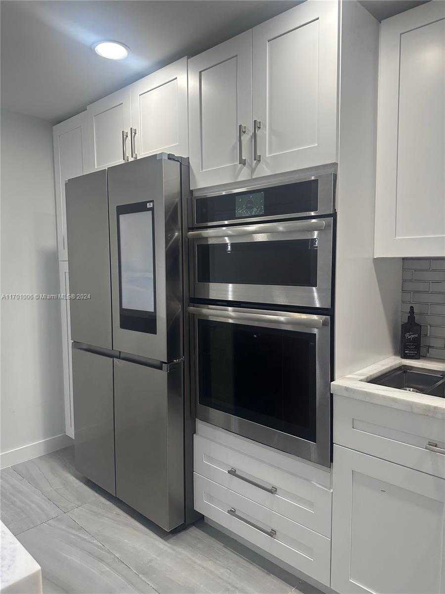 Small Image of 18041 BISCAYNE BLVD #702, Aventura Number 3