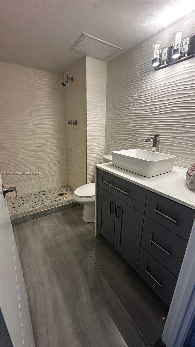 Small Image of 18041 BISCAYNE BLVD #702, Aventura Number 7