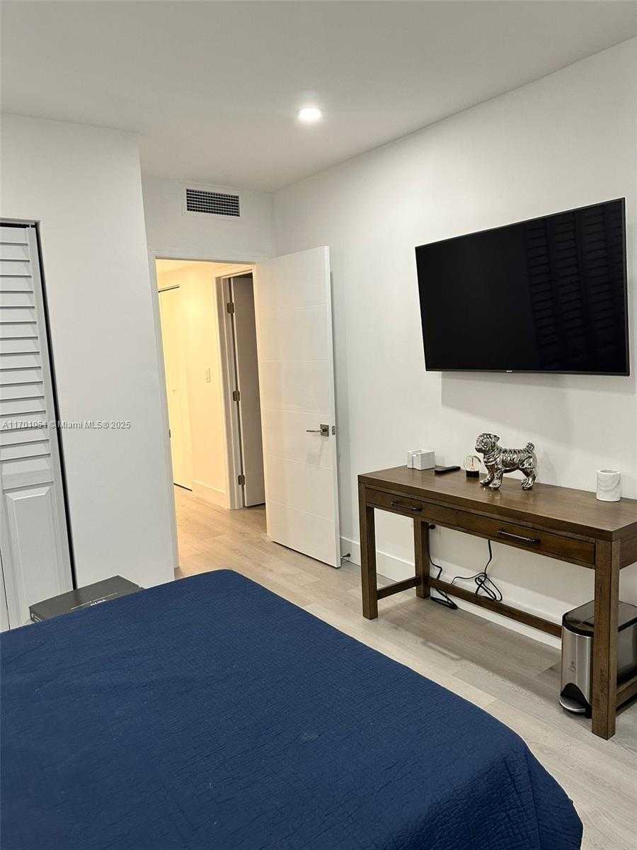 Small Image of 1980 SOUTH OCEAN DR #MH, Hallandale Beach Number 16