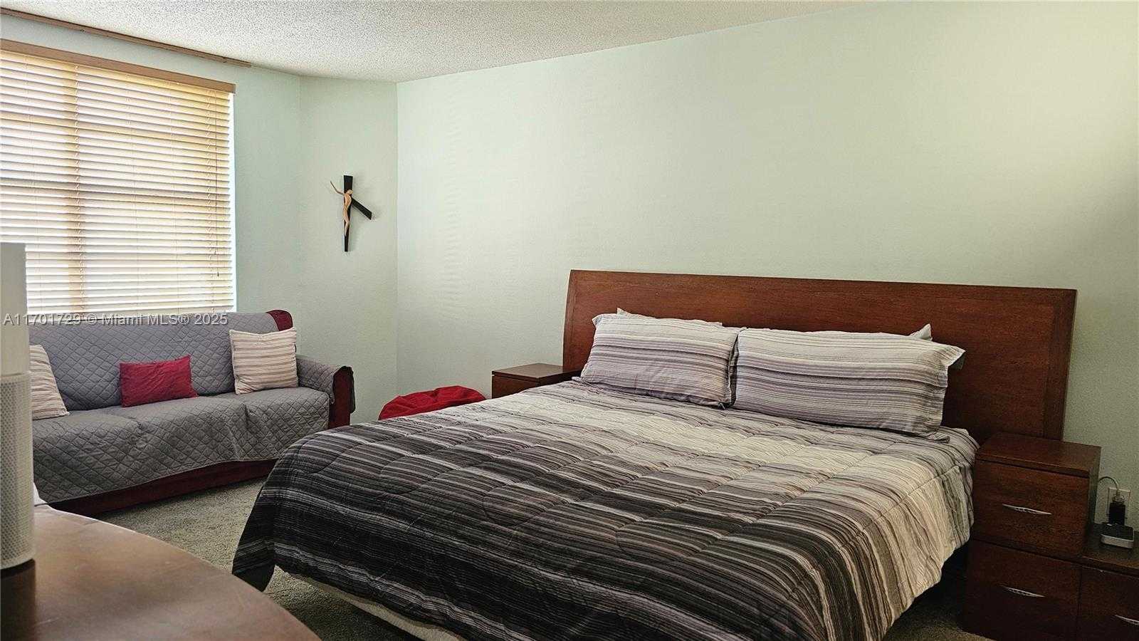 Small Image of 1985 SOUTH OCEAN DR #10H, Hallandale Beach Number 16