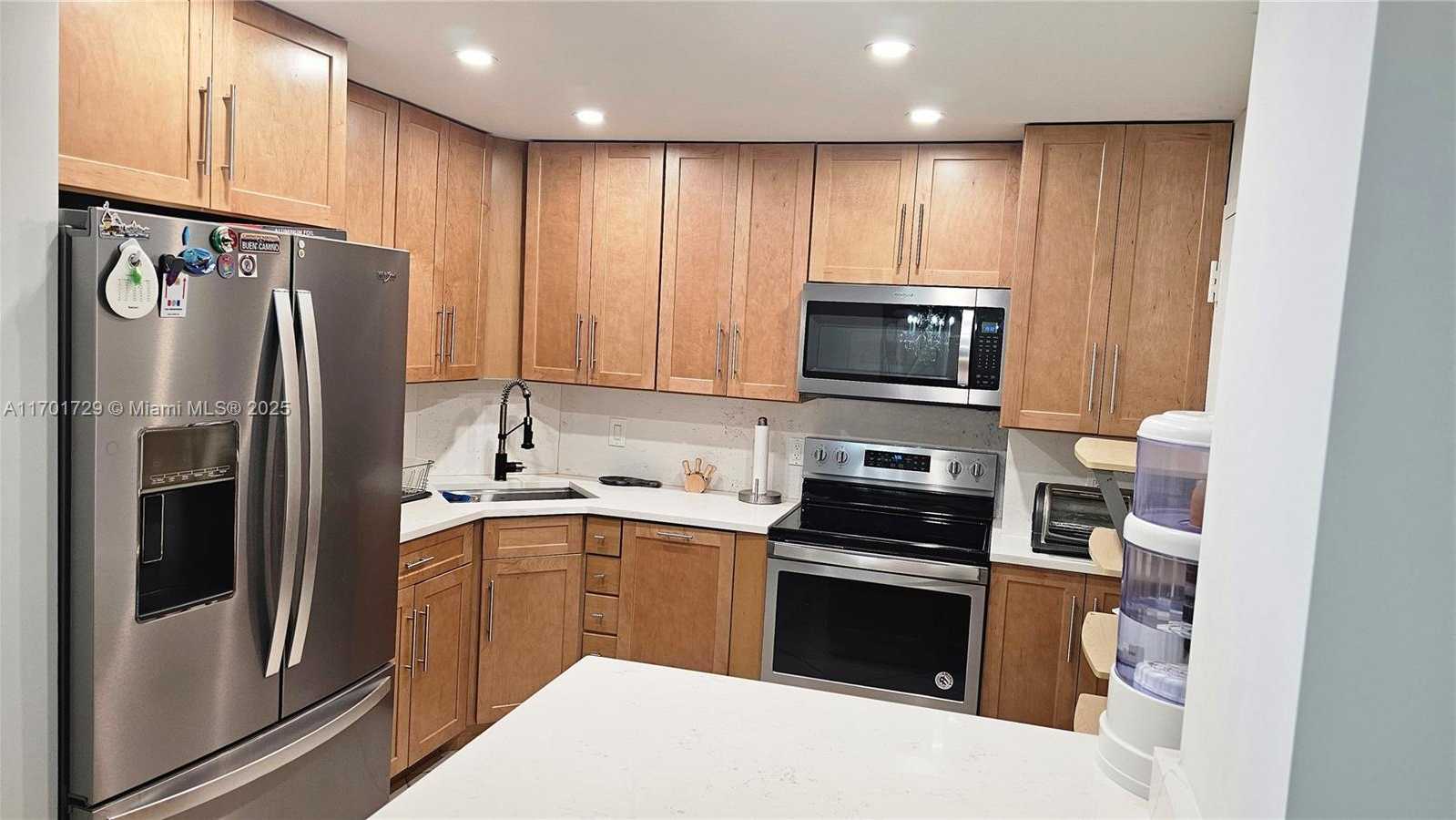 Small Image of 1985 SOUTH OCEAN DR #10H, Hallandale Beach Number 4