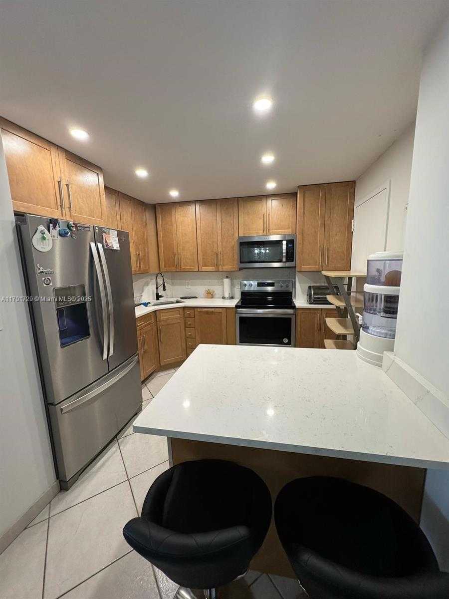 Small Image of 1985 SOUTH OCEAN DR #10H, Hallandale Beach Number 5