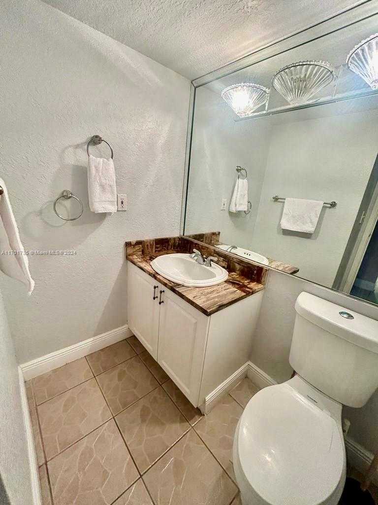 Small Image of 2625 COLLINS AVE #1710, Miami Beach Number 13