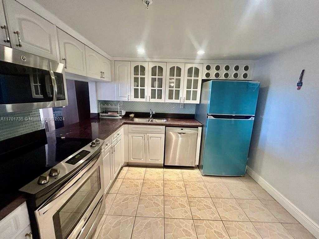 Small Image of 2625 COLLINS AVE #1710, Miami Beach Number 5