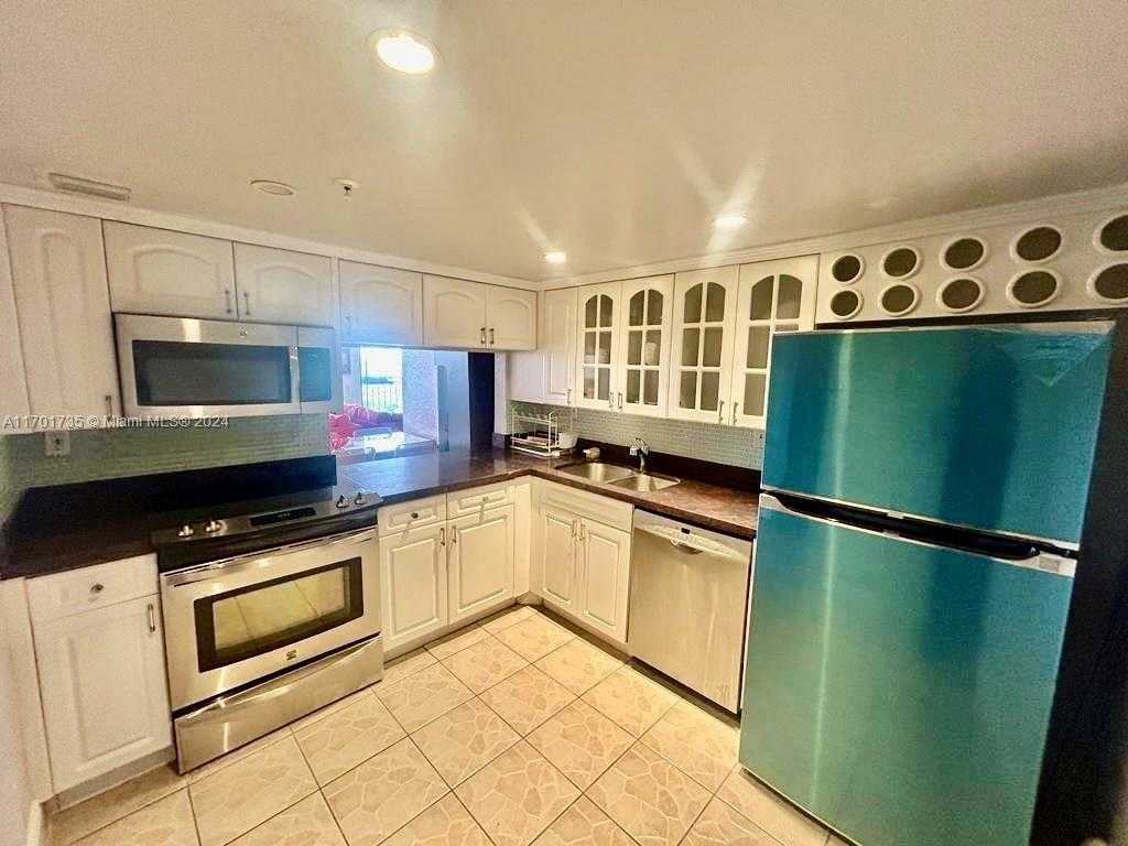 Small Image of 2625 COLLINS AVE #1710, Miami Beach Number 6