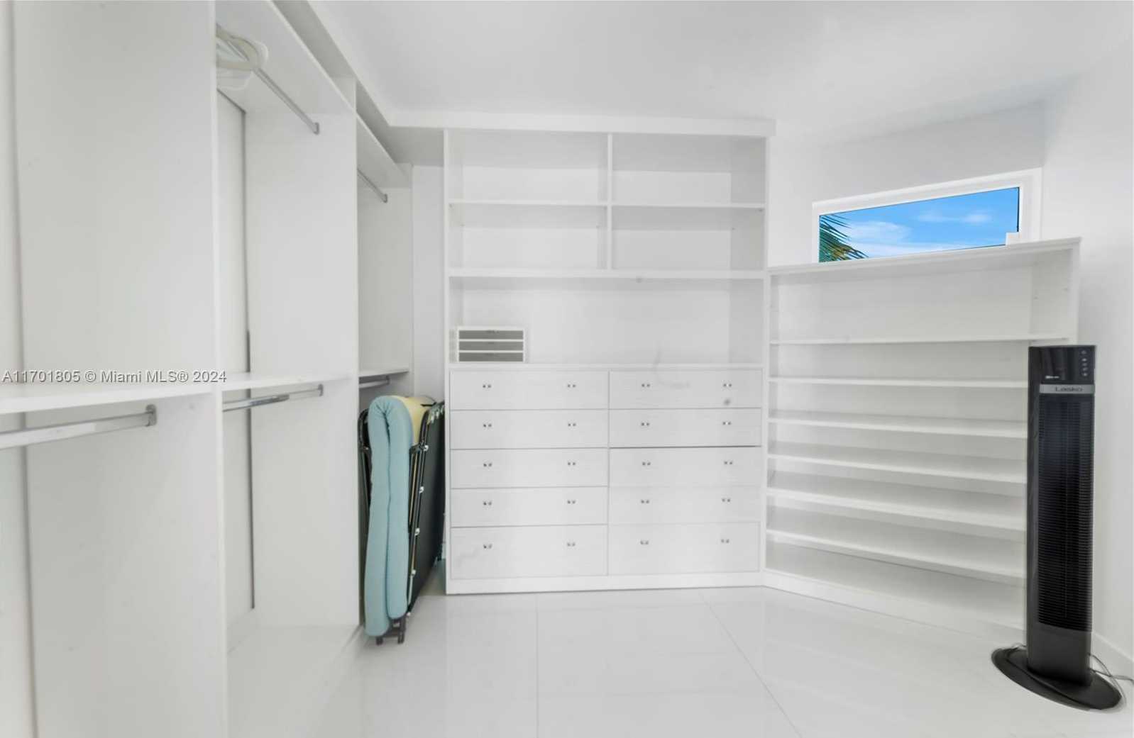 Small Image of 7504 WEST TREASURE DR, North Bay Village Number 14