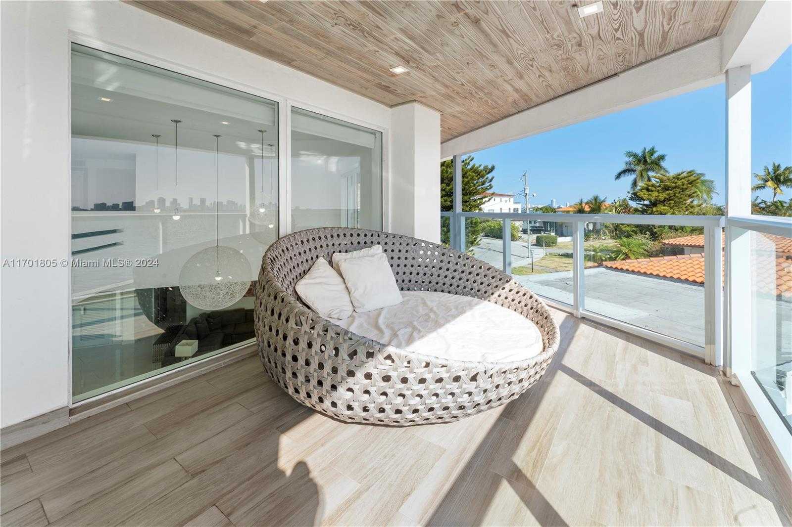 Small Image of 7504 WEST TREASURE DR, North Bay Village Number 17