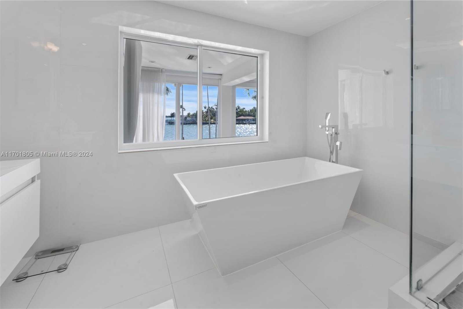 Small Image of 7504 WEST TREASURE DR, North Bay Village Number 20