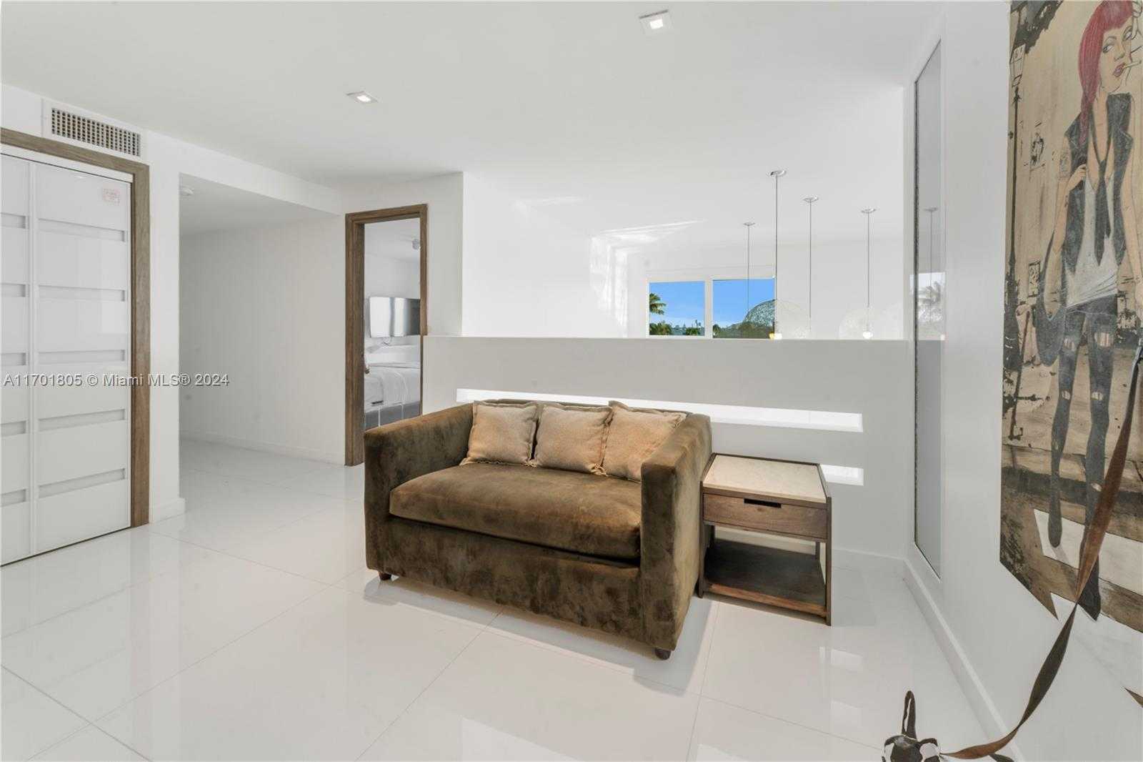 Small Image of 7504 WEST TREASURE DR, North Bay Village Number 22
