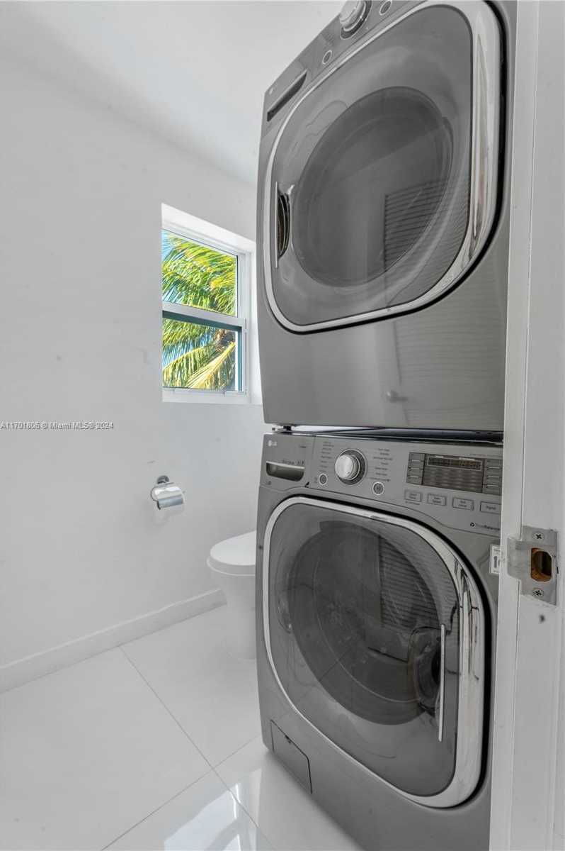 Small Image of 7504 WEST TREASURE DR, North Bay Village Number 29