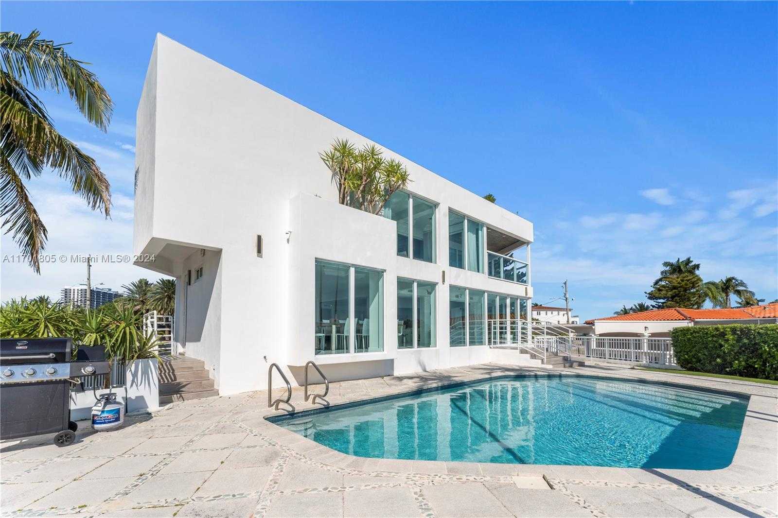 Small Image of 7504 WEST TREASURE DR, North Bay Village Number 32